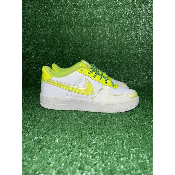 Nike Air Force 1 '07‎ Women's Size 7 Volt Green White Athletic Shoes Sneakers - Picture 1 of 9